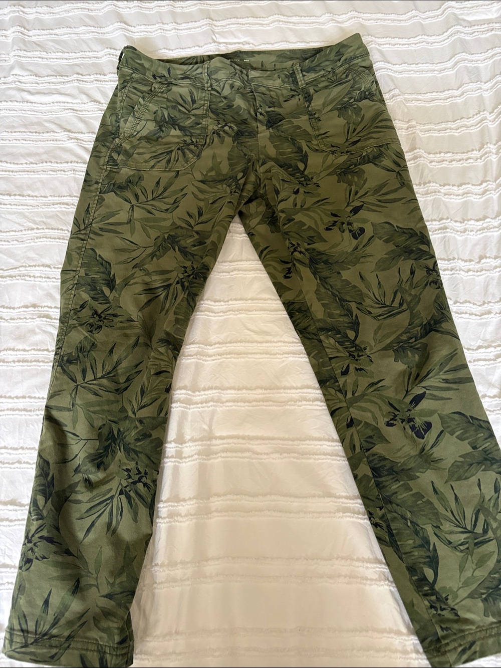 Old Navy Women’s Olive Green Leaf-Print Chinos